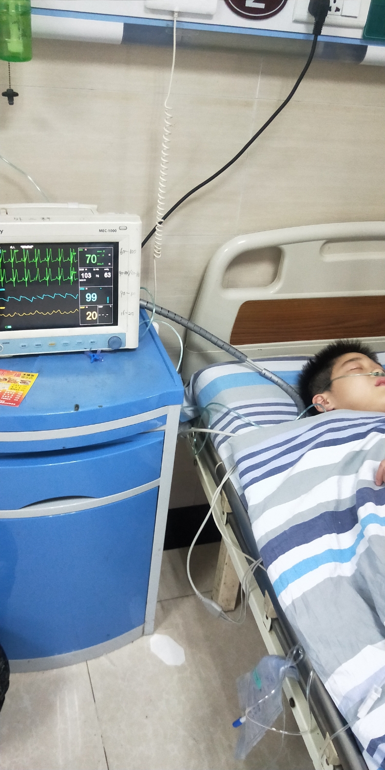 住院中的子豪