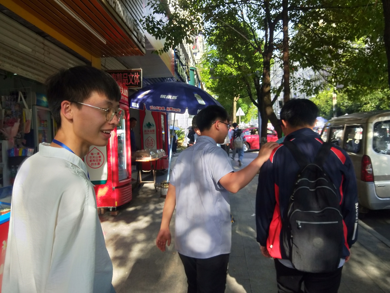 匡勇、李锦超、易紫东