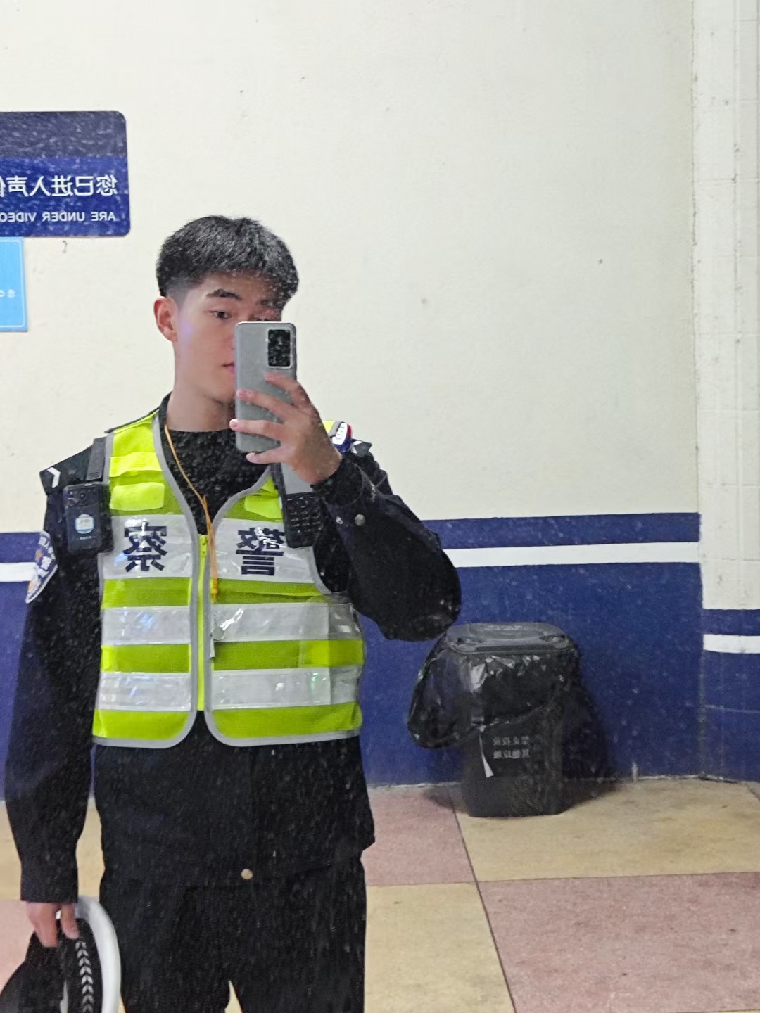 程金城穿着警服的自拍